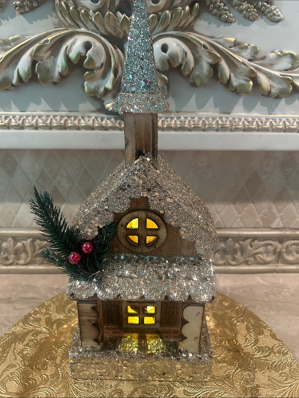 NWT Wooden Glittered Holiday Light Up Gold Glitter House 14”